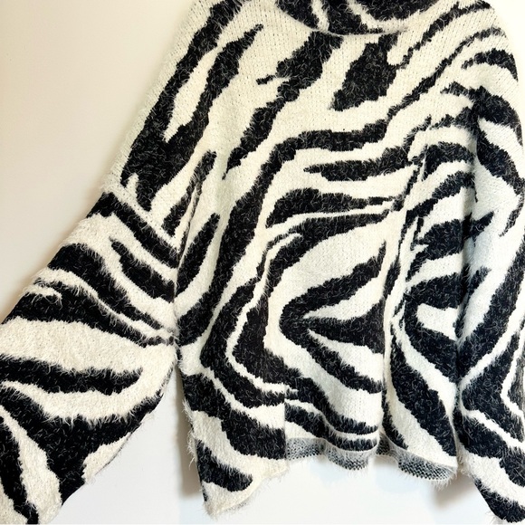K Jordan Black and White Zebra Patterned Turtleneck Sweater - Size: Extra Large - Picture 3 of 5